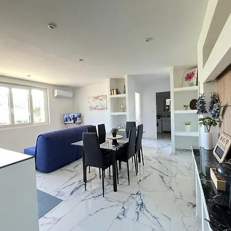 Apartment 44 Victor Hugo