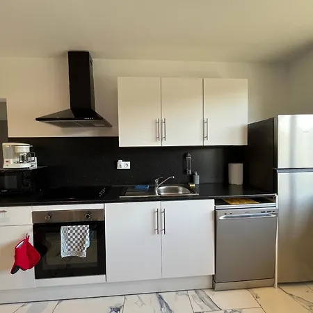 Apartment T3 Moderne - Clim - Parking Prive 4 Couchages *