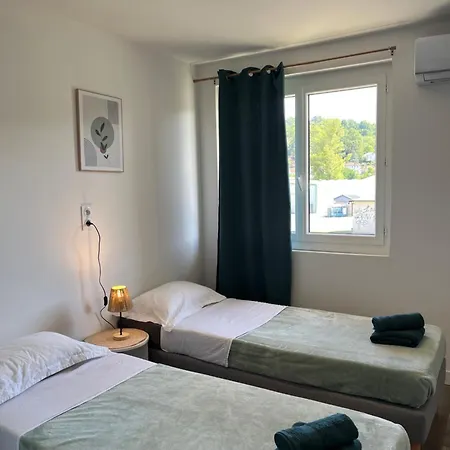 T3 Confort Avec Parking Prive & Climatisation *