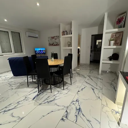 T3 Moderne - Clim - Parking Prive 4 Couchages